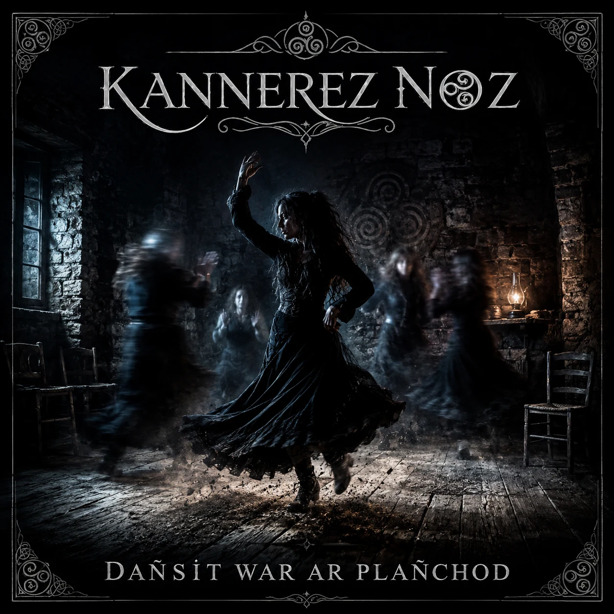 Pochette de Dañsit war ar plañchod : Une femme danse sur un vieux plancher parmi des silhouettes floues, à la lueur d’une lampe.